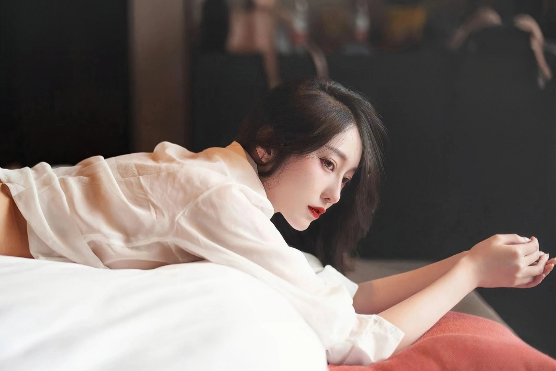 对爱泼斯坦案改口后，特朗普陷入多重“围攻” | 国际识局